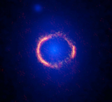 形成愛因斯坦環的SDP.81前景星系