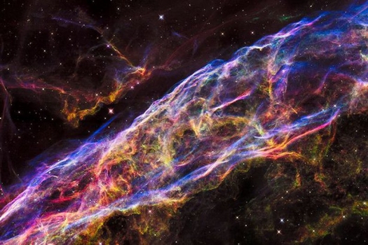 哈勃太空望遠鏡拍攝的面紗星雲照片