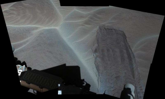 好奇號火星車近距離拍攝火星上的沙丘
