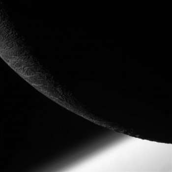 卡西尼號飛掠土衛二南極地區的照片