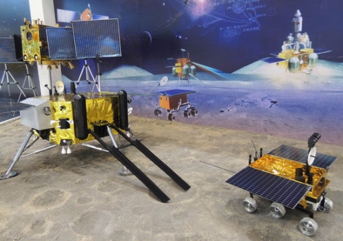 嫦娥三號和玉兔號模型