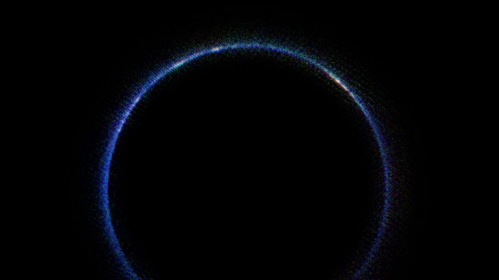 紅外波段中的冥王星藍色大氣