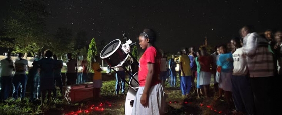 國際天文聯會在肯亞一所中學進行推廣天文的工作