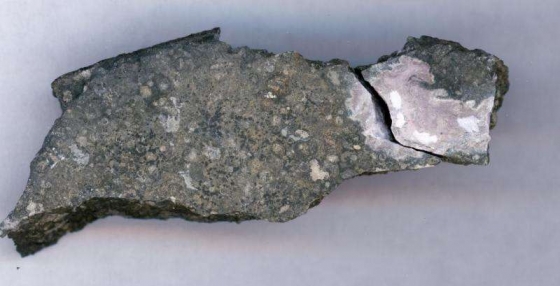 這塊四十五億年的隕石含有放射性元素鋦