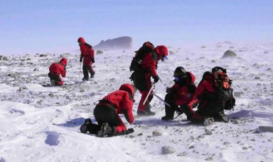 中國南極科學考察隊尋找隕石