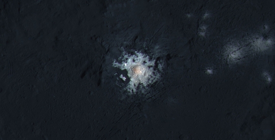 歐卡托隕石坑亮點地區的高清照片