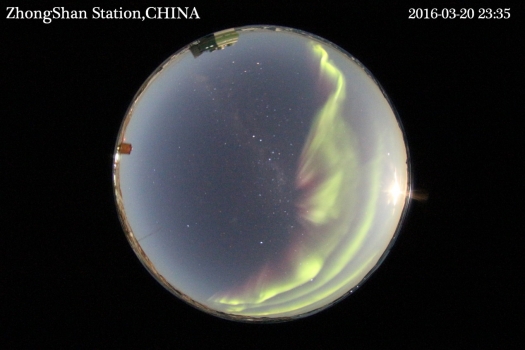 中國南極中山站的炫彩極光