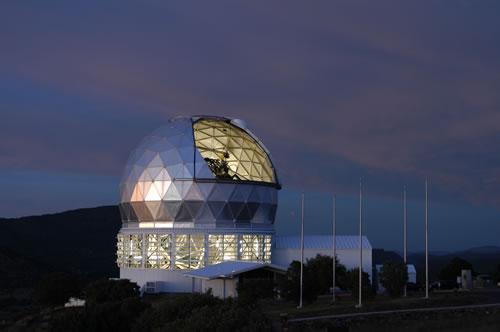 畫家筆下的全球最大太陽望遠鏡