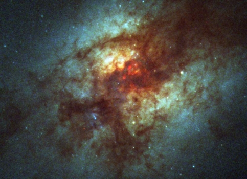 哈勃太空望遠鏡拍攝的阿普220星系
