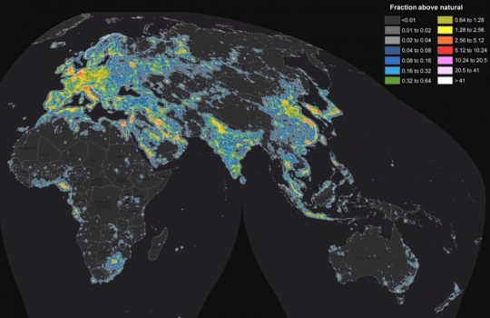 歐洲非洲亞洲及大洋洲地區的光污染分佈圖