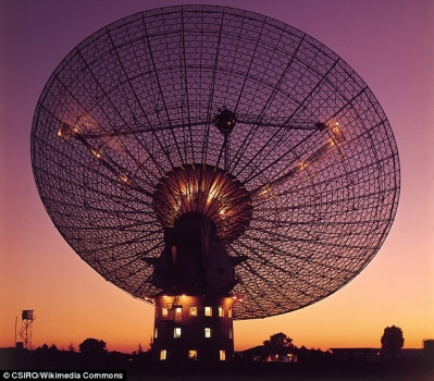 接收外太空無線電訊號的射電望遠鏡