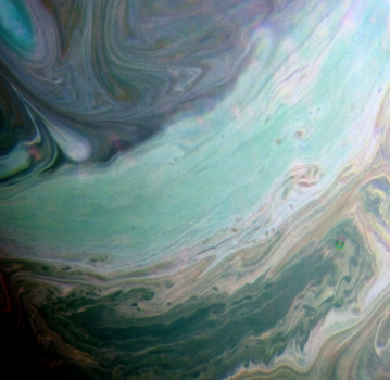 用紅外線拍攝土星複雜大氣雲帶