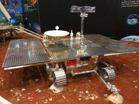 在珠海航展展出的火星車模型