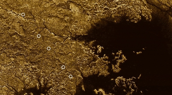 土衛六表面某些溝渠其實是深而陡峭峽谷充滿了液態碳氫化合物