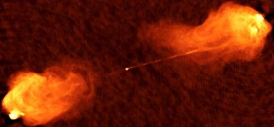 大量物質由天鵝座A星系核中的活躍熱點噴射出來