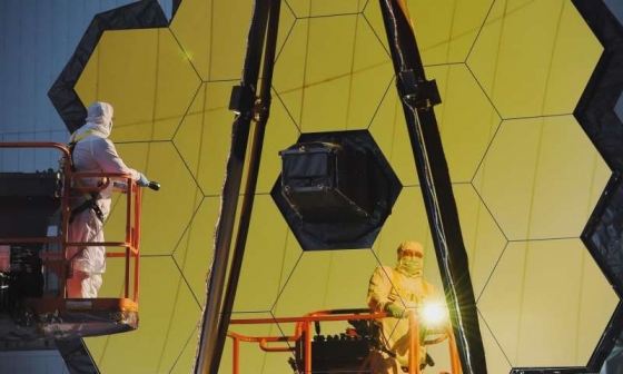 工程人員測試詹姆斯·韋伯太空望遠鏡