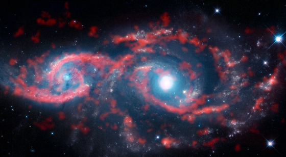  IC 2163 (左) 和NGC 2207 (右)星系