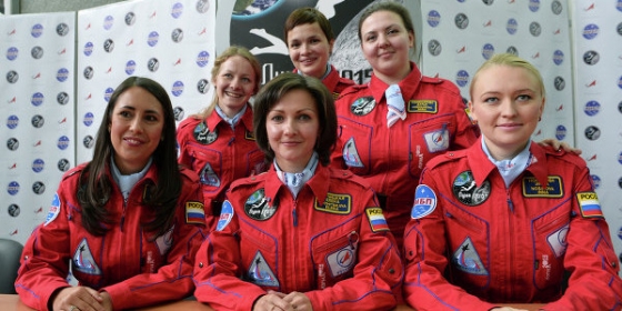 六名參加「月球-2015」試驗的女志願者