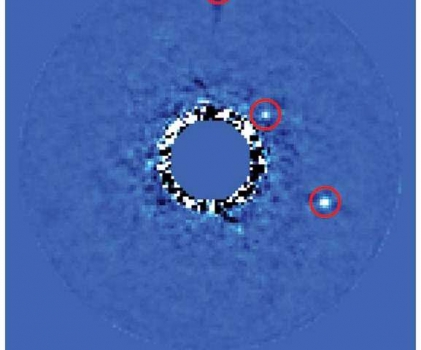 用新儀器拍攝環繞HR8799恆星的系外行星