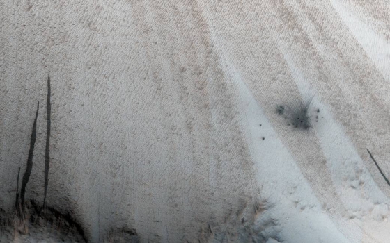 火星軌道探測器拍攝新流星撞擊爆炸痕跡