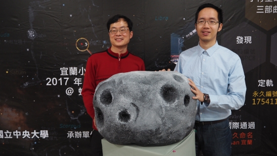宜蘭小行星發現者林宏欽(左)及葉泉志(右)