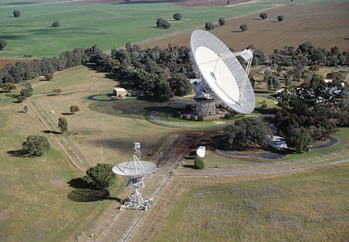 澳洲帕克斯64米射電望遠鏡