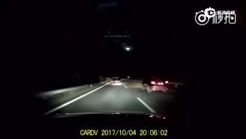 汽車攝錄鏡頭拍攝火流星畫面截圖