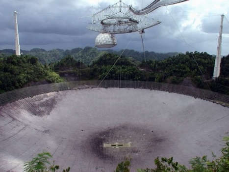 阿雷西博天文台損毀了的接收天線