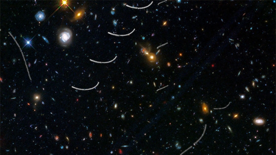 彎彎白色線條是哈勃太空望遠鏡發現五顆小行星